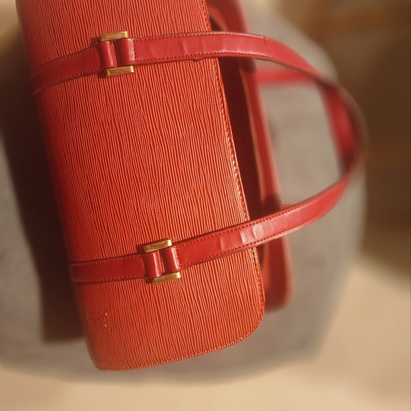 Red bag - Picture 4 of 4